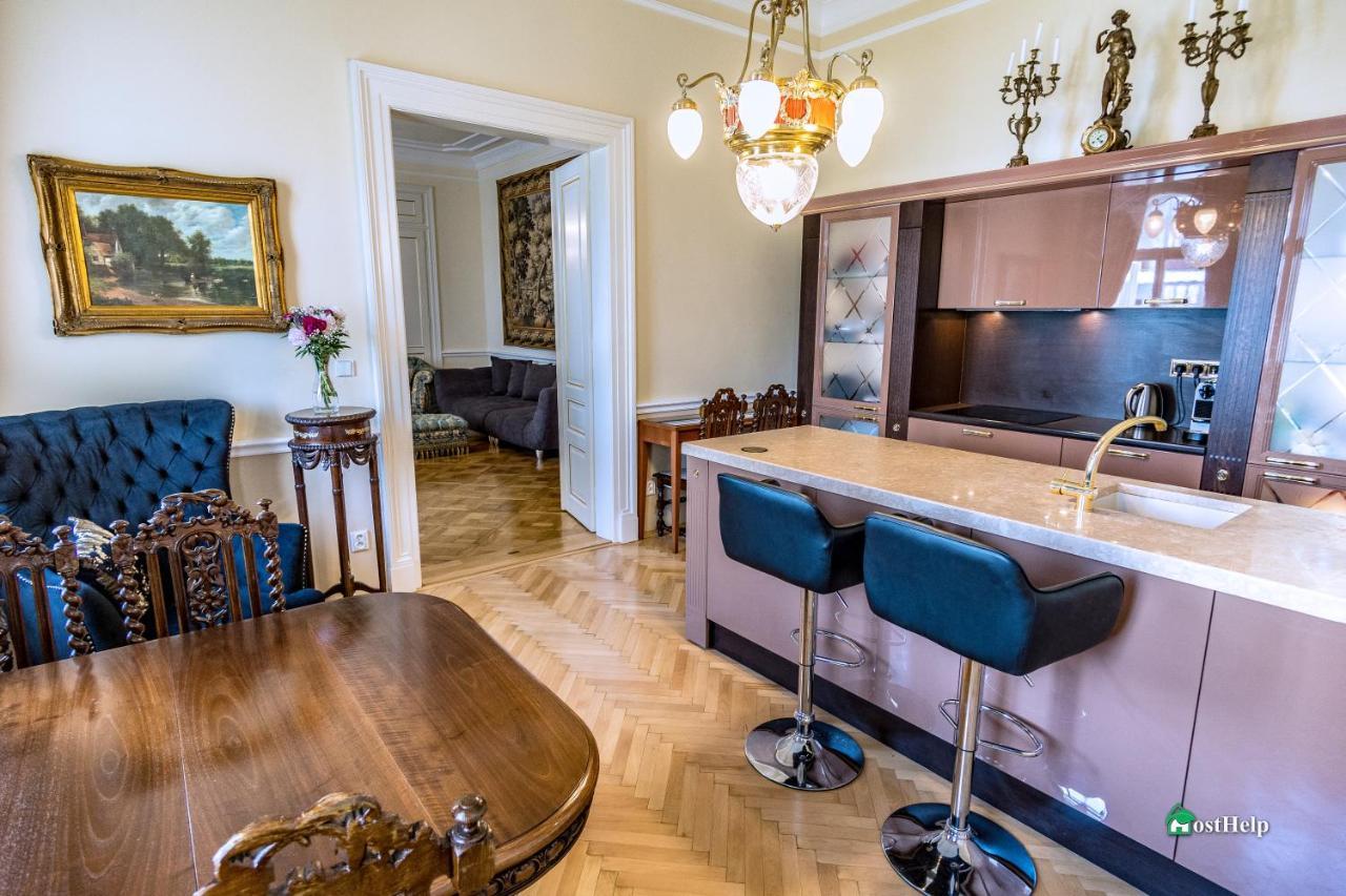 Villa With Hot-Tub, Terrace And Garden, Wenceslass Square Praha Eksteriør bilde