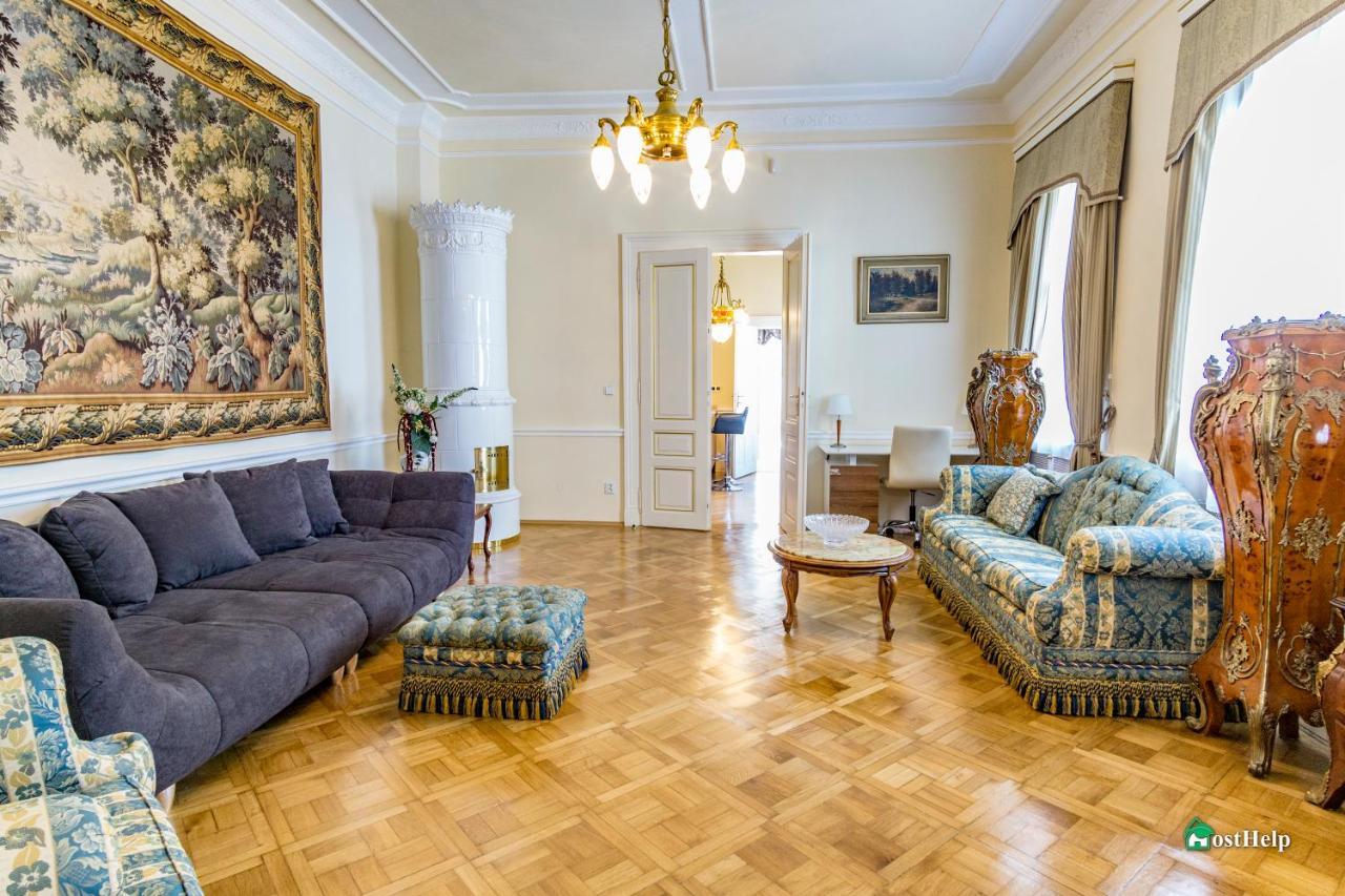 Villa With Hot-Tub, Terrace And Garden, Wenceslass Square Praha Eksteriør bilde
