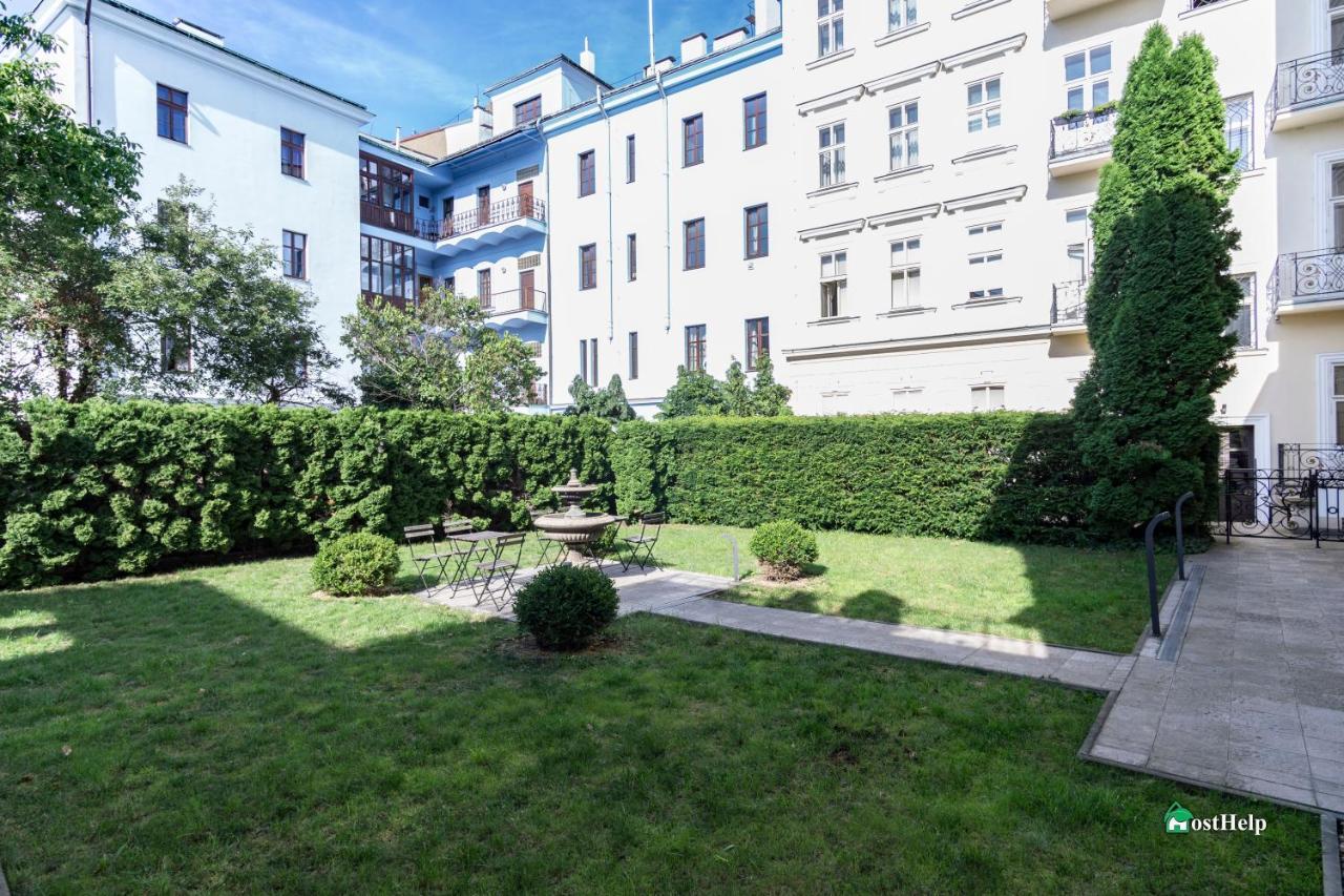 Villa With Hot-Tub, Terrace And Garden, Wenceslass Square Praha Eksteriør bilde