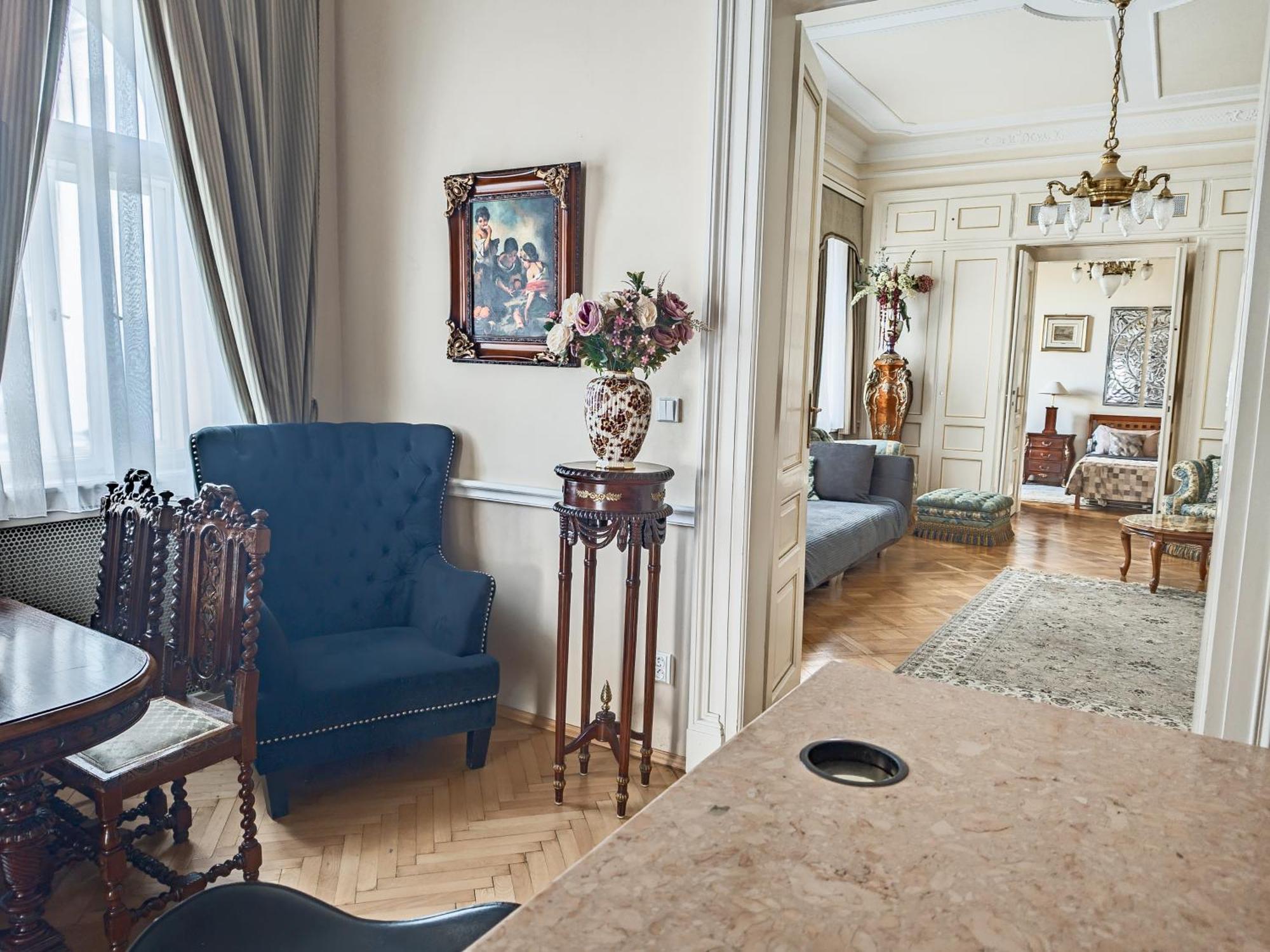 Villa With Hot-Tub, Terrace And Garden, Wenceslass Square Praha Eksteriør bilde