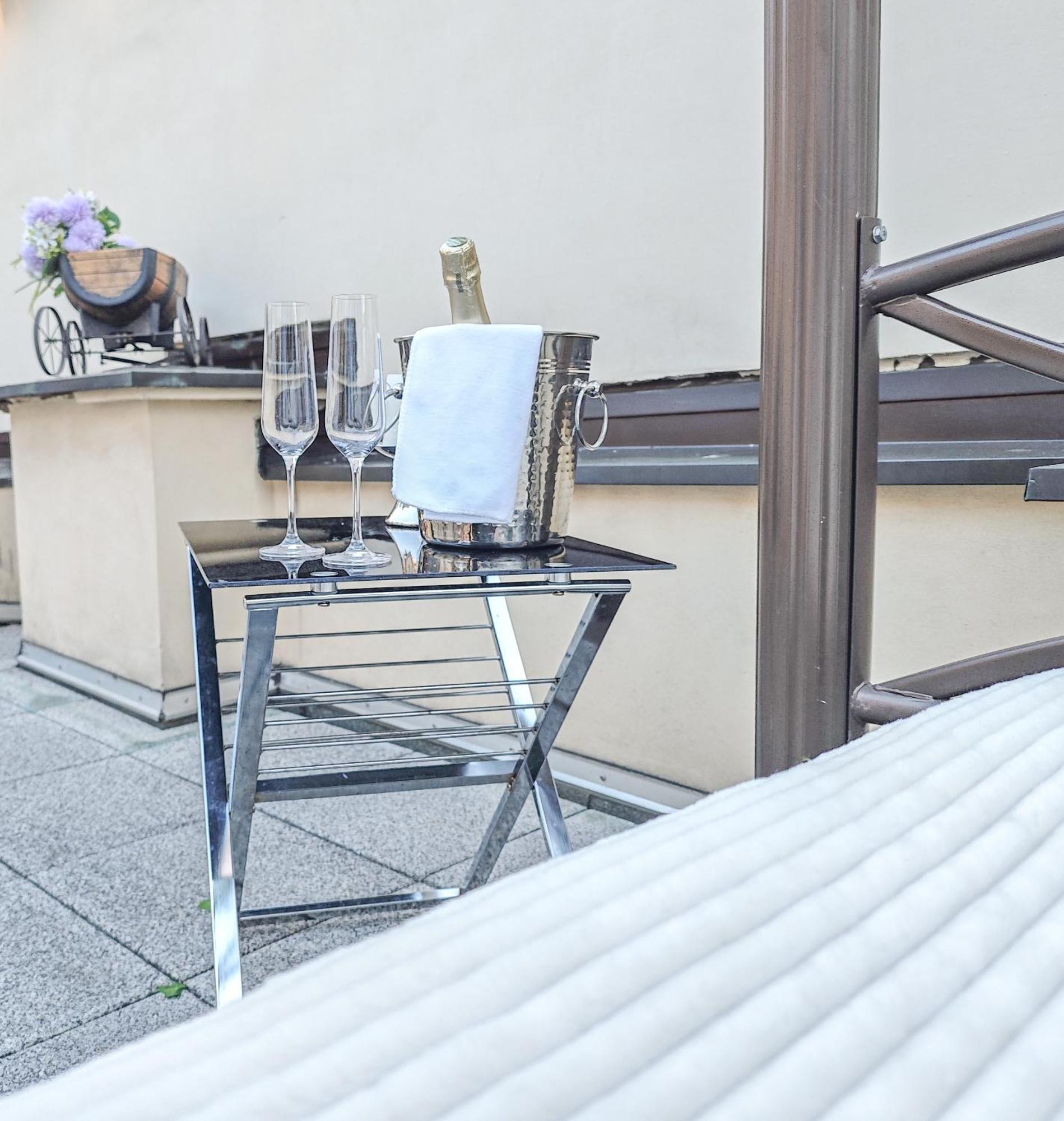 Unique Location With Hot-Tub, Terrace And Garden Villa Praha Eksteriør bilde
